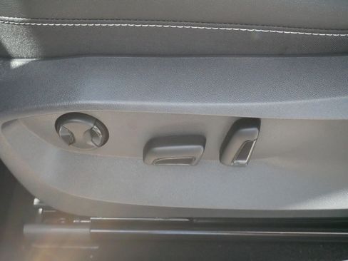Certified 2025 Volkswagen Taos SEL AWD/4WD image 20