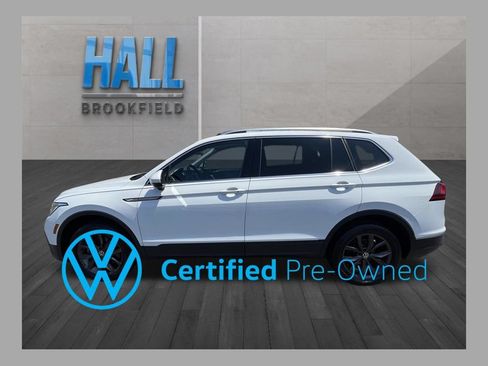 Certified 2024 Volkswagen Tiguan SE AWD/4WD image 1