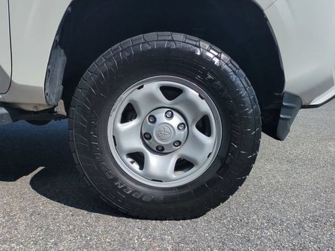 Used 2022 Toyota Tacoma SR w/ SR Convenience Package RWD image 11