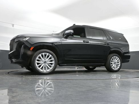 Used 2024 Cadillac Escalade Luxury AWD/4WD image 45