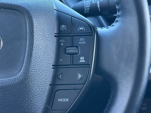 Used 2024 Toyota Prius LE FWD image 28