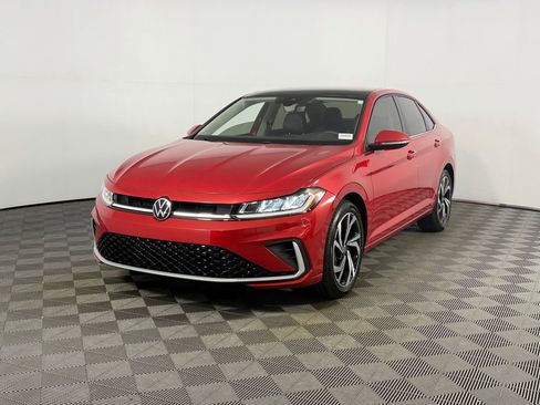 Used 2025 Volkswagen Jetta SEL image 3