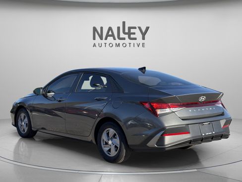 Used 2025 Hyundai Elantra SE image 4