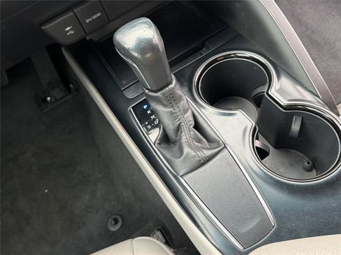 Used 2018 Toyota Camry SE w/ Convenience Package image 19