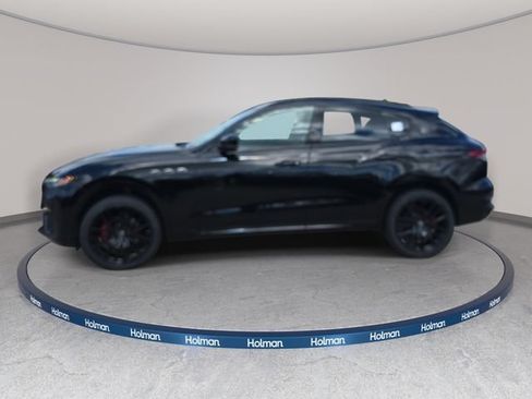 Used 2021 Maserati Levante AWD/4WD image 9