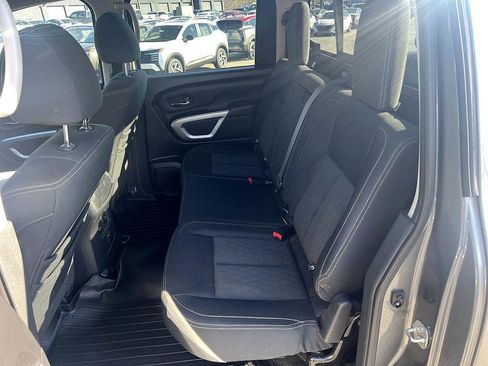 Used 2018 Nissan Titan SV w/ SV Convenience Package image 14