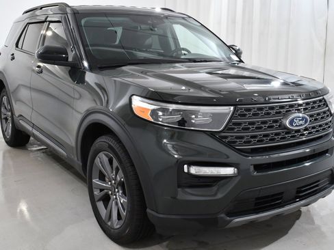 Used 2023 Ford Explorer XLT w/ Equipment Group 202A image 4