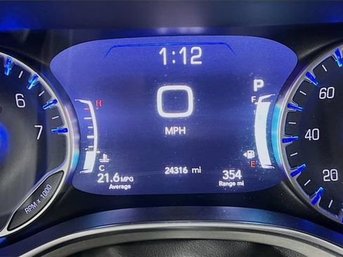 Used 2024 Chrysler Pacifica Limited w/ S Appearance Package FWD image 15