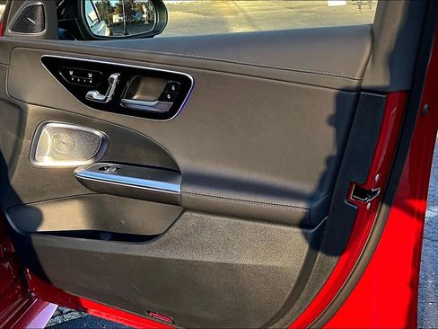 Used 2025 Mercedes-Benz C 300 Sedan image 23