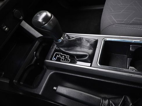 Used 2017 Toyota Tacoma TRD Sport w/ Tow Package (A/T) image 34