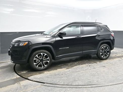 Used 2022 Jeep Compass Limited image 3