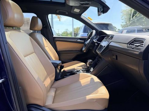 Used 2022 Volkswagen Tiguan SE AWD/4WD image 9
