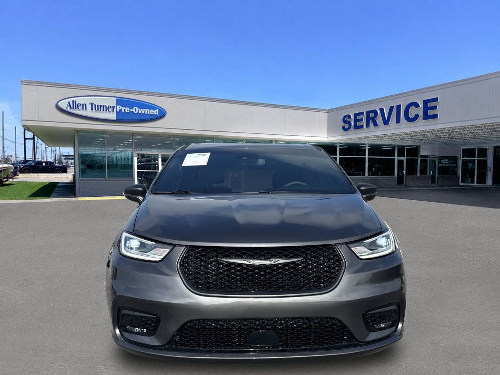 Used 2022 Chrysler Pacifica Touring-L w/ S Appearance Package FWD image 3