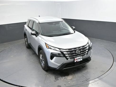 Used 2024 Nissan Rogue S AWD/4WD image 38