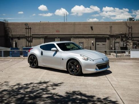 Used 2009 Nissan 370Z Touring w/ Sport Pkg image 33