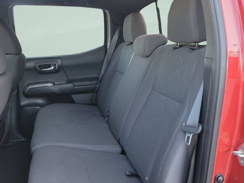 Used 2017 Toyota Tacoma TRD Sport w/ Tow Package RWD image 11
