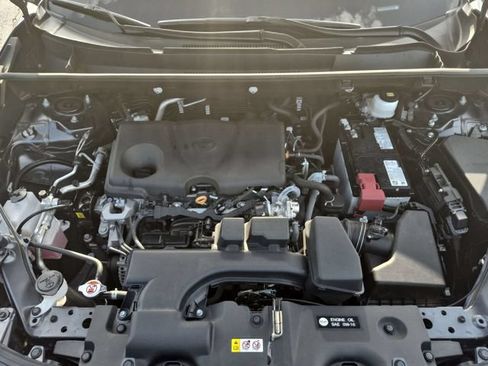 Used 2025 Toyota RAV4 XLE AWD/4WD image 31