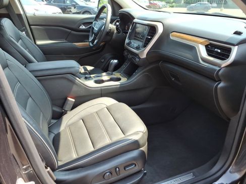 Used 2017 GMC Acadia Denali w/ Technology Package AWD/4WD image 32