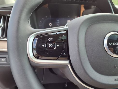 New 2025 Volvo XC90 B6 Core w/ Climate Package image 22