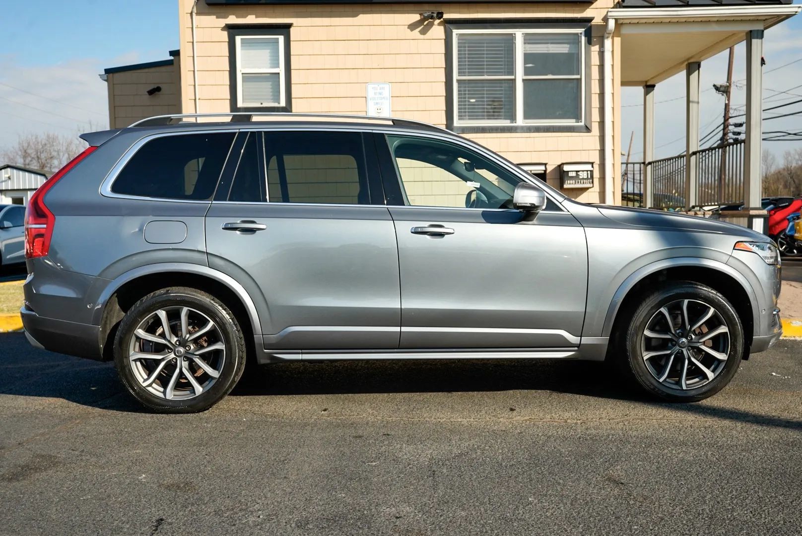 Used 2016 Volvo XC90 T6 Momentum w/ Momentum Plus Package AWD/4WD image 4