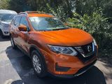 Used 2017 Nissan Rogue SV w/ SV Premium Package image 2