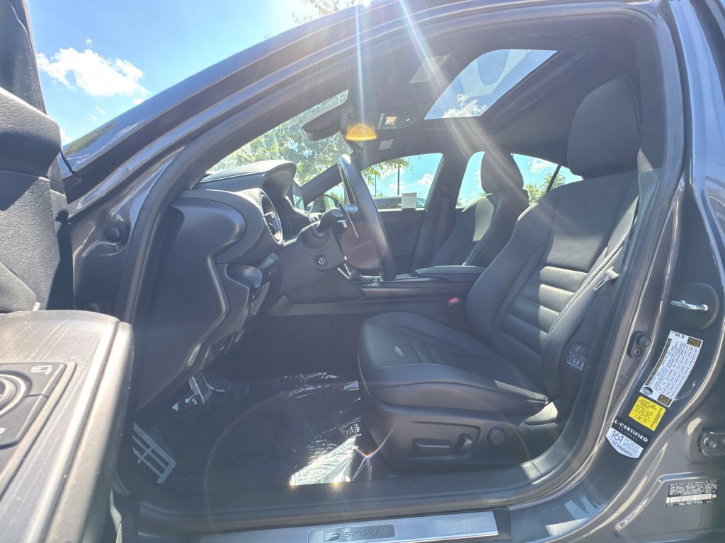 Used 2025 Lexus IS 500 RWD image 19