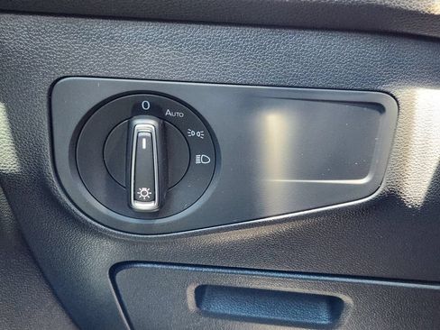 Certified 2022 Volkswagen Tiguan SE R-Line FWD image 18