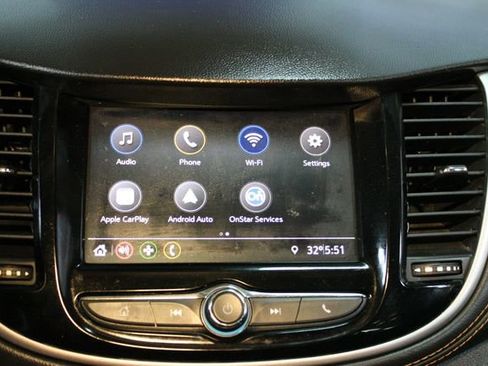 Used 2020 Chevrolet Trax LT w/ LT Convenience Package FWD image 24
