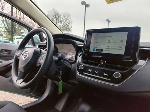 Used 2024 Toyota Corolla LE image 25