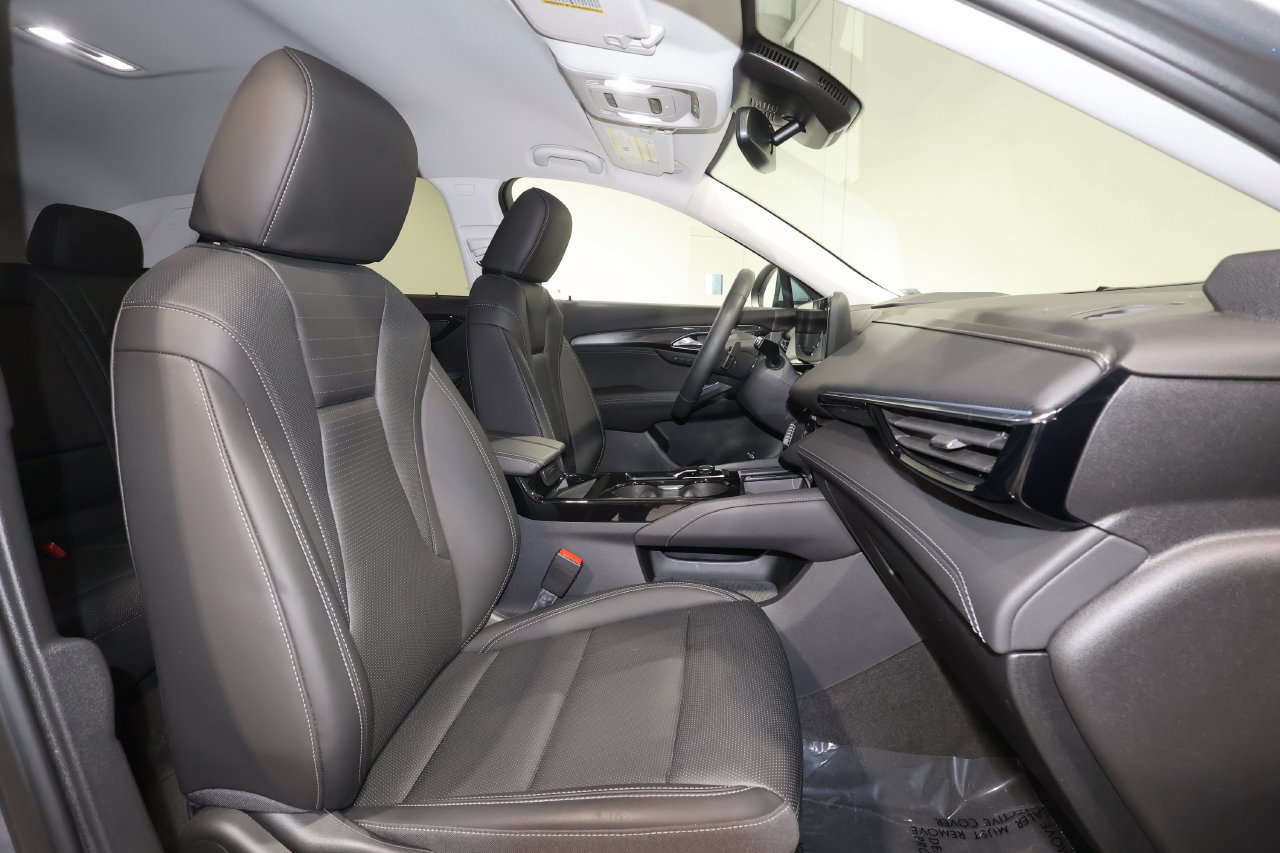 Certified 2025 Buick Envision Preferred AWD/4WD image 27