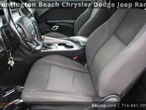 Used 2019 Dodge Challenger SXT image 32