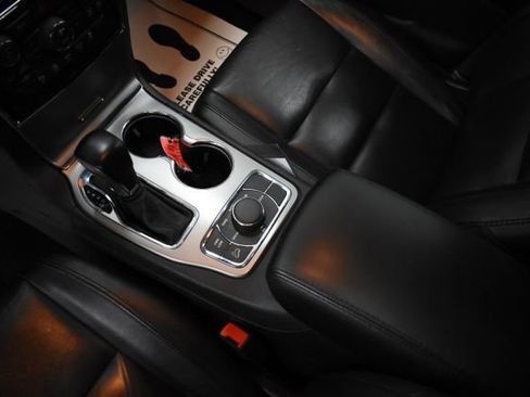 Used 2022 Jeep Grand Cherokee Limited image 18