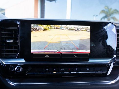 Used 2023 GMC Sierra 1500 SLT image 33