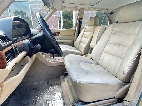 Used 1991 Mercedes-Benz 300 SE image 9