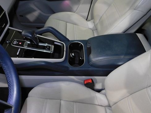 Used 2021 Porsche Cayenne GTS AWD/4WD image 18