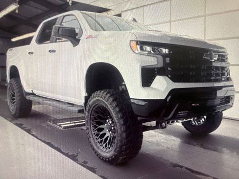 Used 2025 Chevrolet Silverado 1500 LT Trail Boss w/ Convenience Package II AWD/4WD image 11