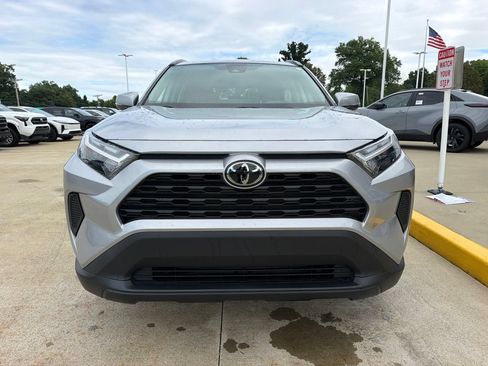 Used 2024 Toyota RAV4 XLE AWD/4WD image 2