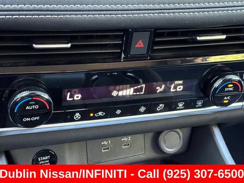 Used 2024 Nissan Rogue SL AWD/4WD image 29