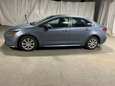 Used 2025 Toyota Corolla LE w/ Convenience Package FWD image 4