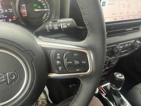 Used 2025 Jeep Wrangler Unlimited Sahara w/ Safety Group AWD/4WD image 20