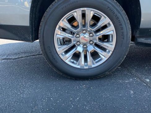 Used 2024 GMC Yukon XL Denali AWD/4WD image 5