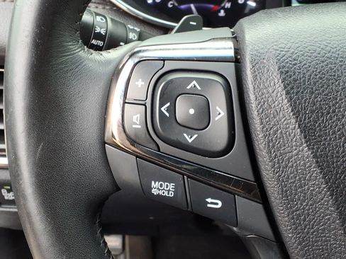 Used 2015 Toyota Avalon Limited FWD image 17