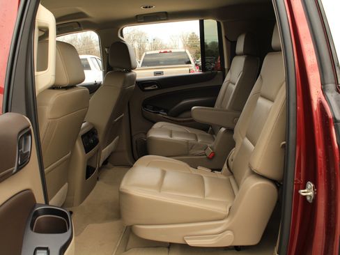 Used 2020 Chevrolet Suburban Premier image 32