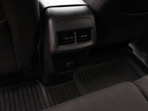 Used 2018 Chevrolet Equinox LT FWD image 22