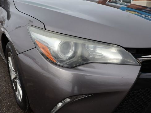 Used 2017 Toyota Camry SE image 3