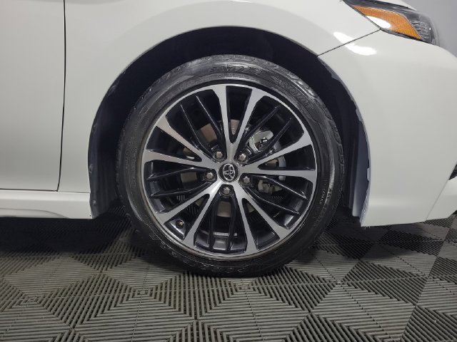 Used 2020 Toyota Camry SE FWD image 11