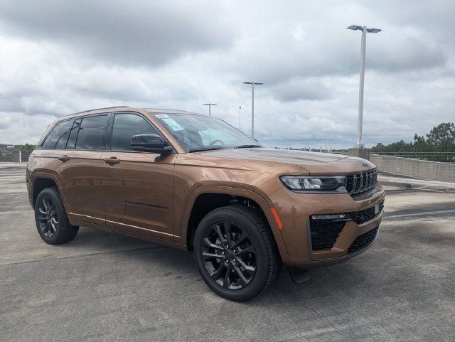 New 2026 Jeep Grand Cherokee Limited AWD/4WD image 2