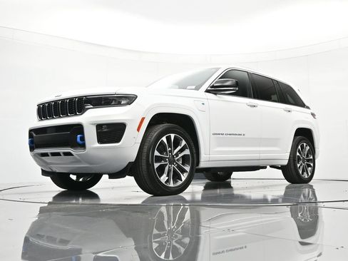 Used 2023 Jeep Grand Cherokee Overland w/ Luxury Tech Group IV image 37