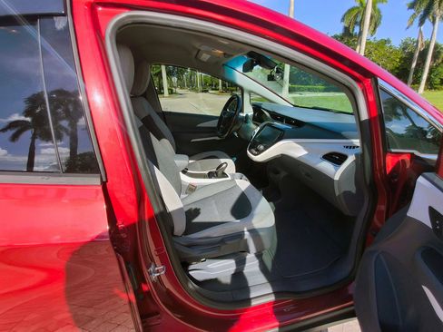 Used 2017 Chevrolet Bolt LT FWD image 38