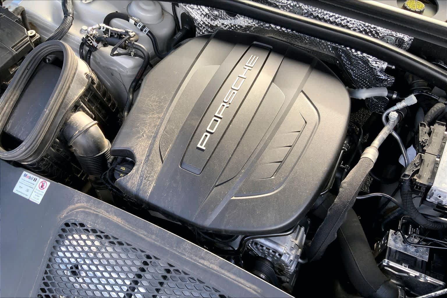 Used 2019 Porsche Macan AWD/4WD image 32